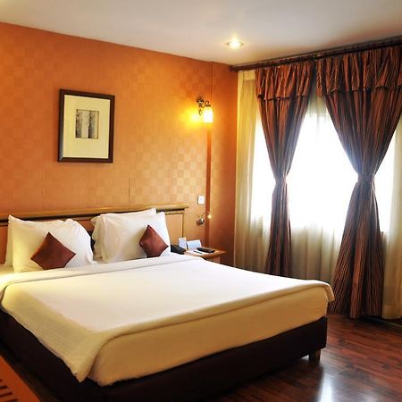 Indismart Hotel Kalkutta Kültér fotó
