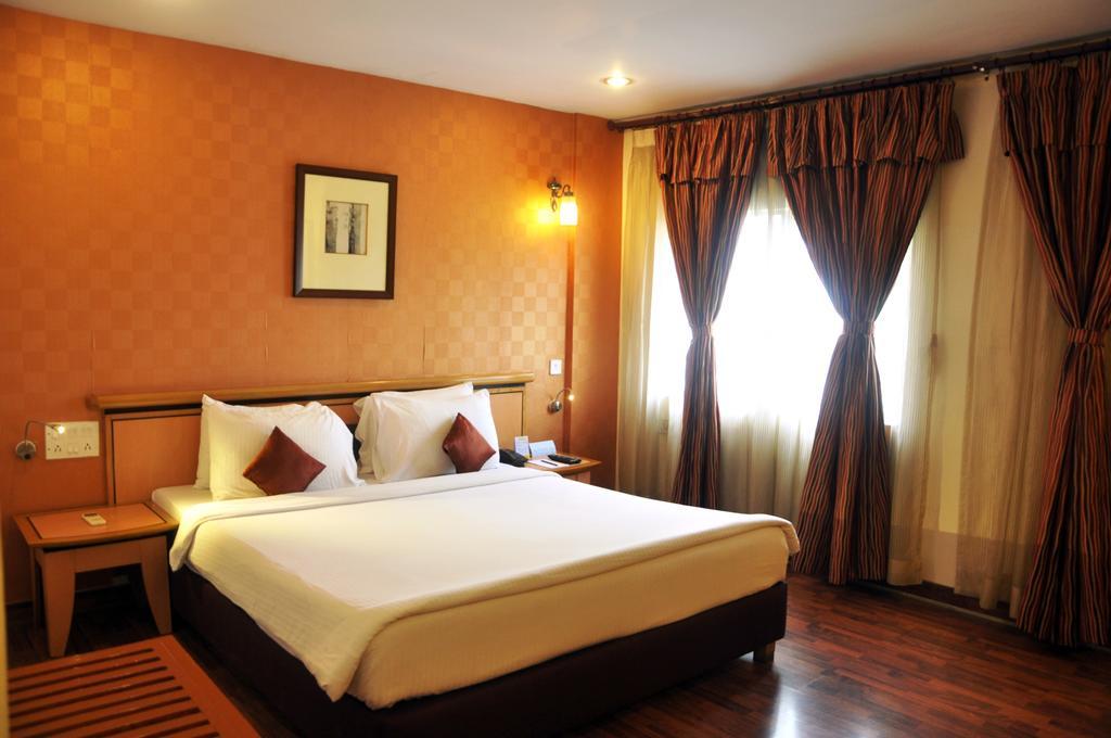 Indismart Hotel Kalkutta Kültér fotó
