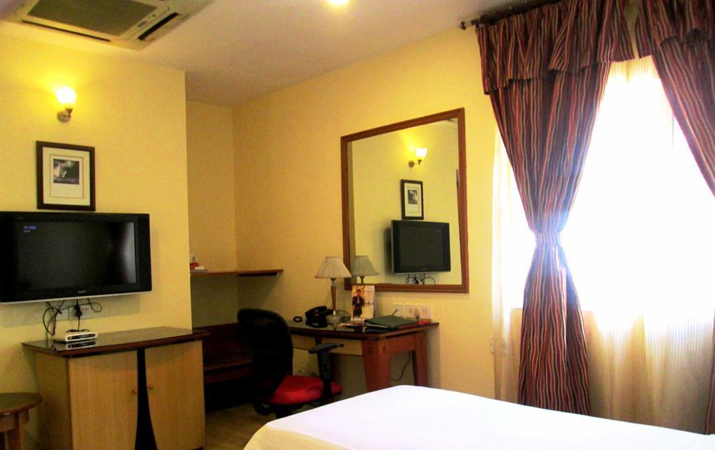 Indismart Hotel Kalkutta Kültér fotó
