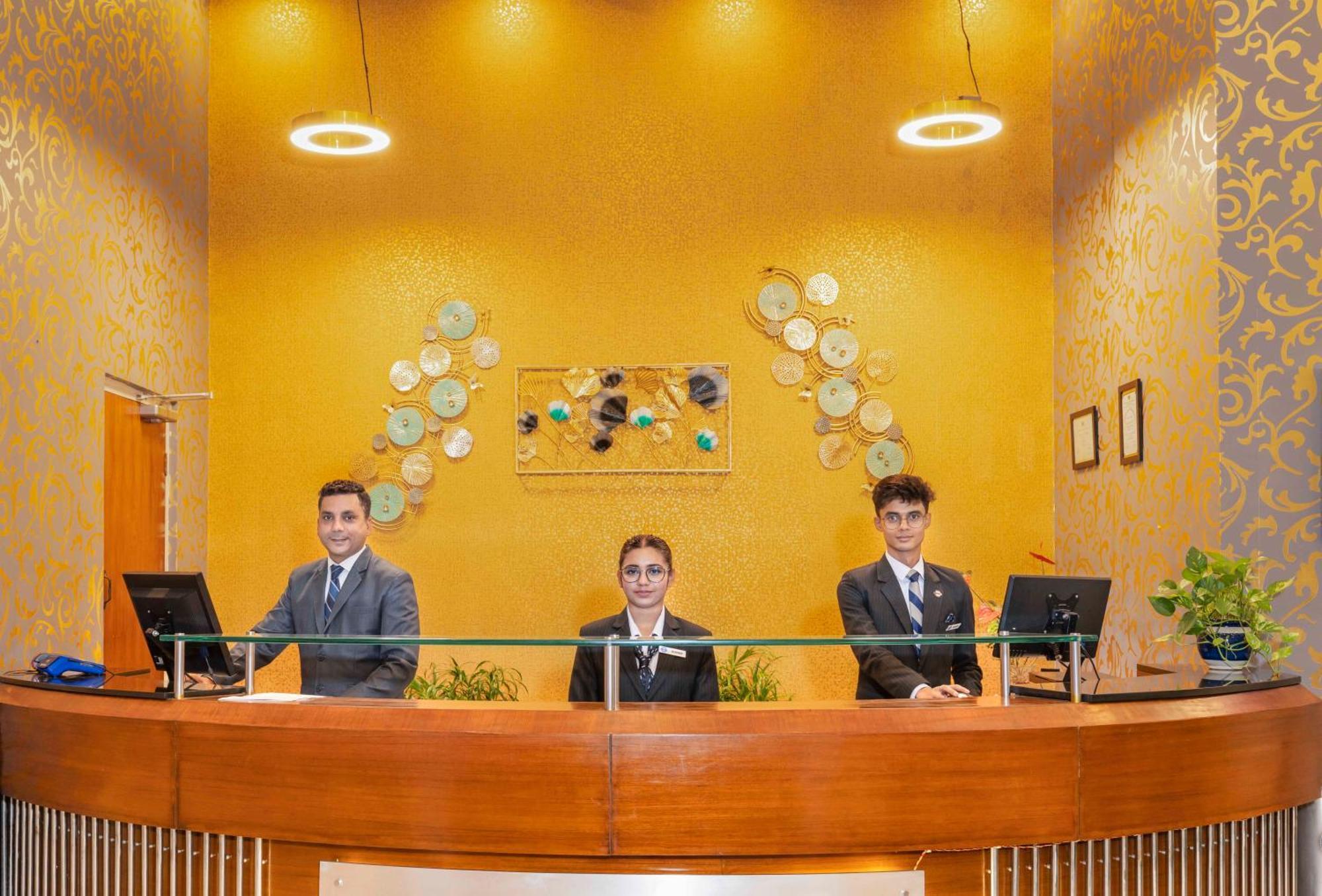Indismart Hotel Kalkutta Kültér fotó