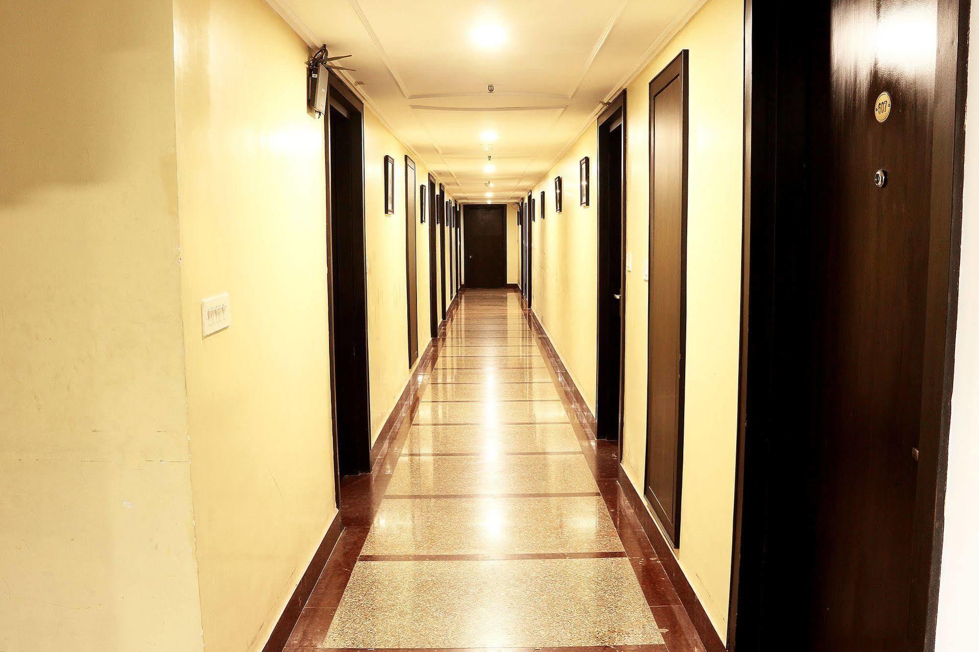 Indismart Hotel Kalkutta Kültér fotó